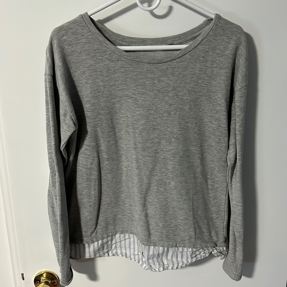 Women’s 89th & Madison Gray Long-Sleeve - Size Medium